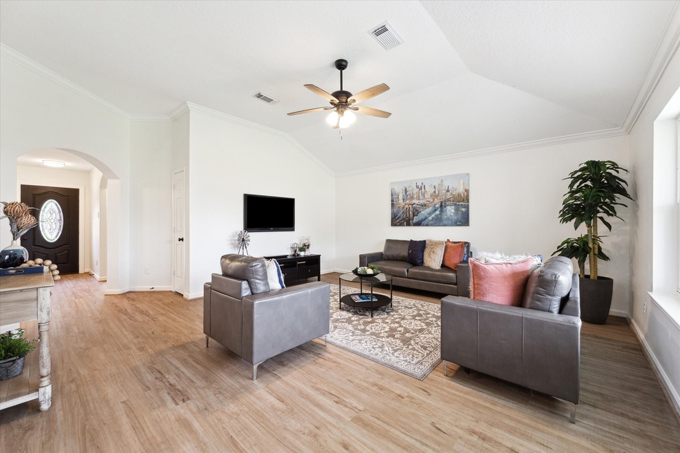 2803 Quail Run Dr, Alvin, TX 77511 - photo 1