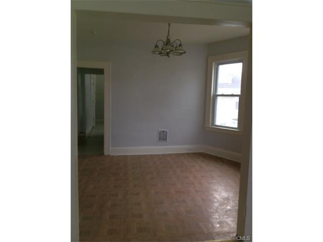 111 Calhoun Place unit 3, Bridgeport, CT 06604 - photo 1
