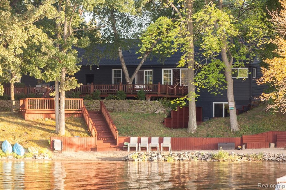 3342 Crane Lake