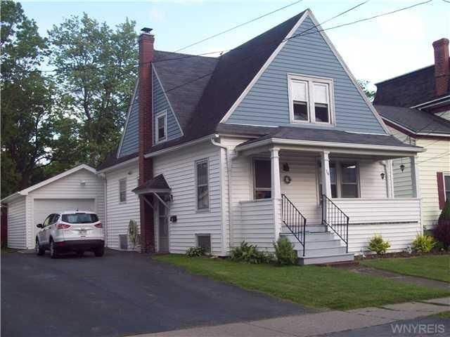 Exterior Front Relax on your nice front porch