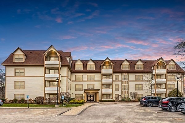 12 Russell Rd unit 401, Wellesley, MA 02482 - photo 1