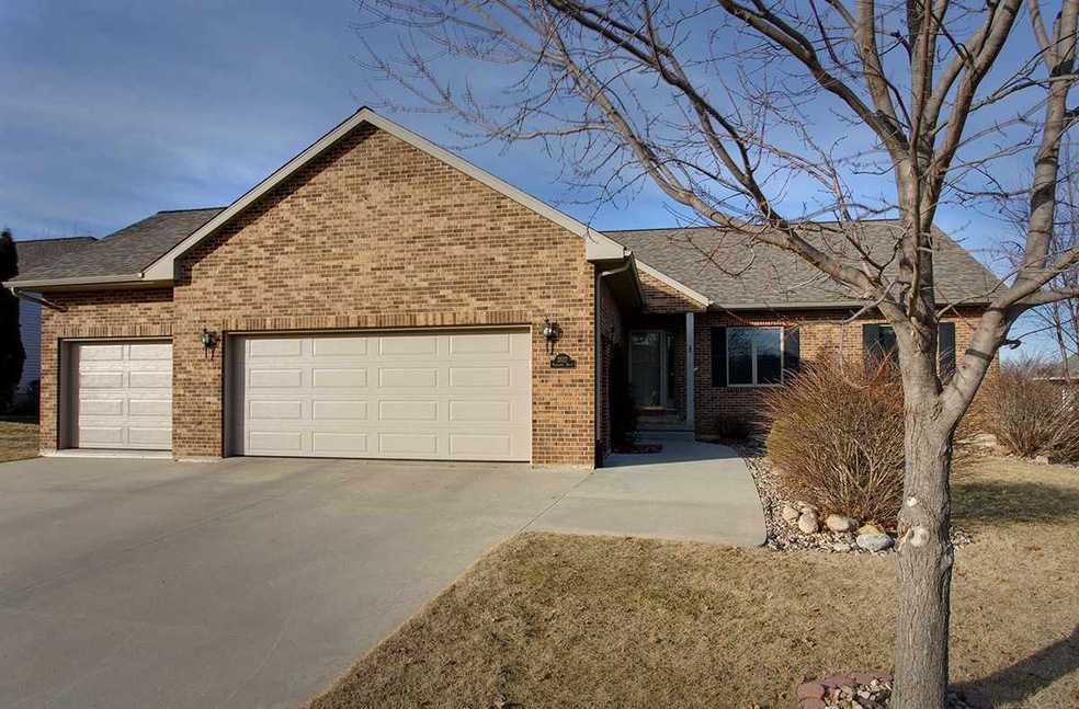 3527 Pheasant Dr, Cedar Falls, IA 50613 - photo 1