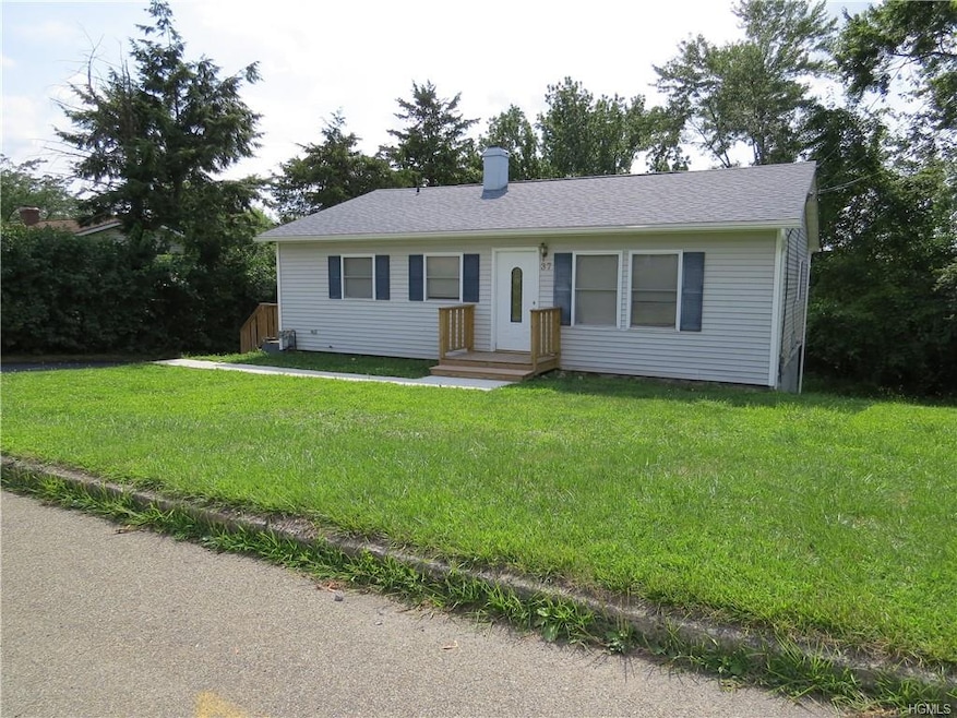 37 Fleetwood Dr, Newburgh, NY 12550 - photo 1