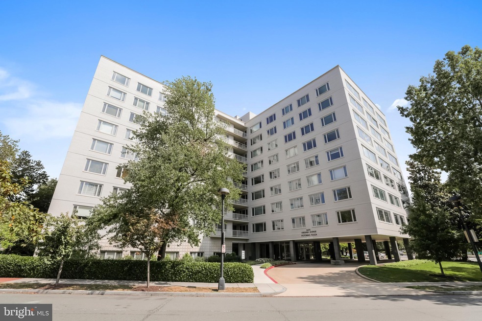 The Potomac Plaza Co-op unit 302, Washington, DC 20037 - photo 1