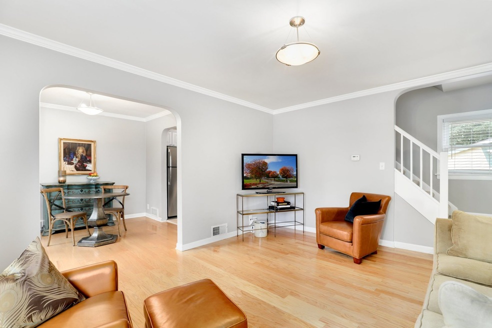 644 E Thacker St, Des Plaines, IL 60016 - photo 1