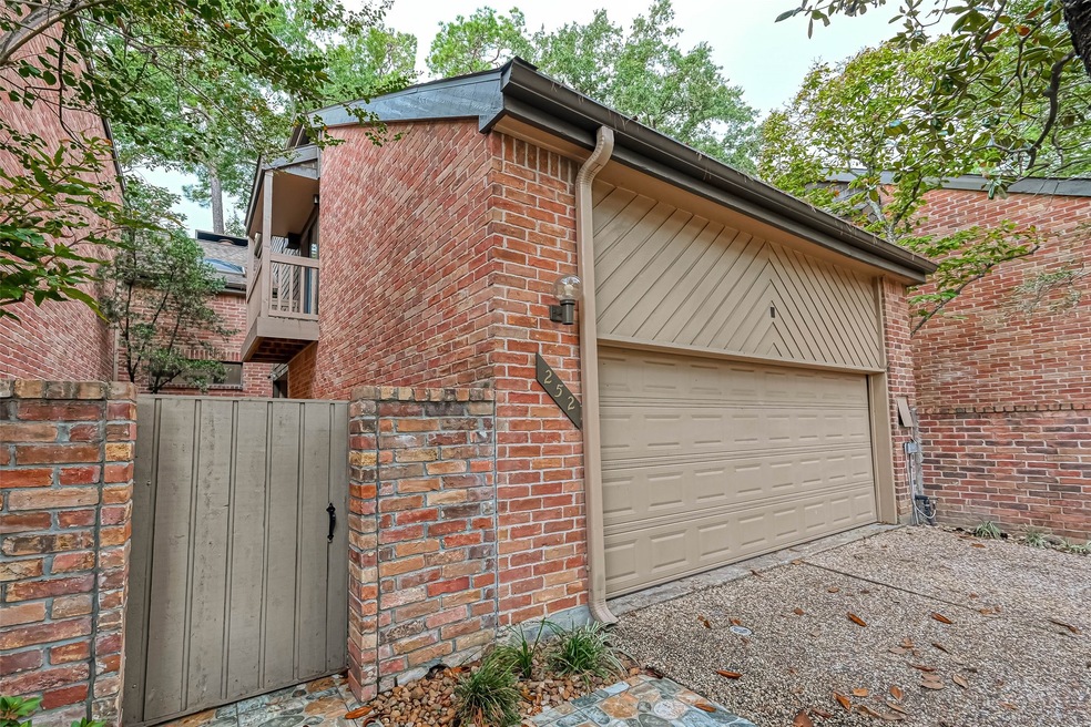 252 Sugarberry Cir unit 252, Houston, TX 77024 - photo 1