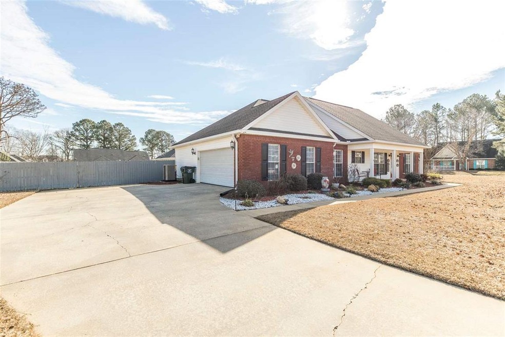 201 Laurelbrook Dr, Warner Robins, GA 31088 - photo 1