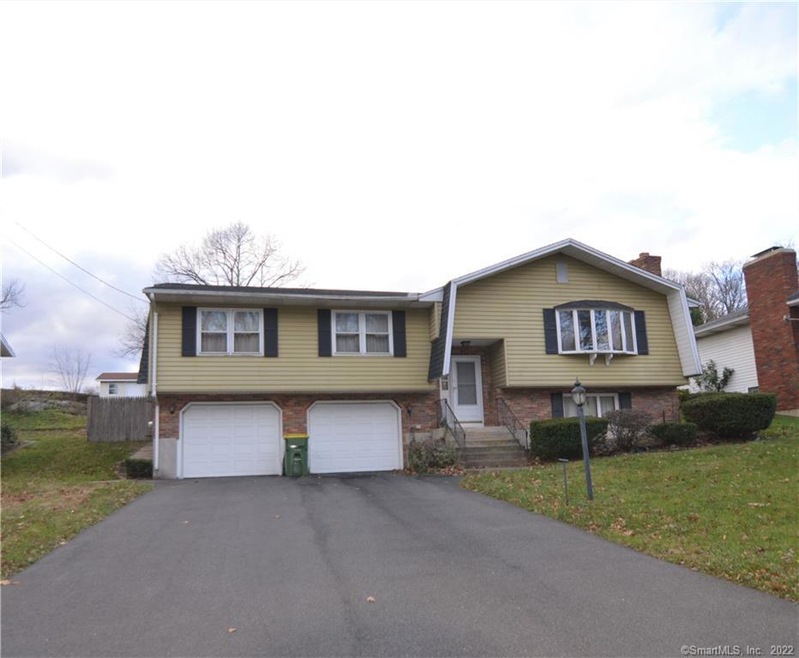 42 Middleway E, Waterbury, CT 06708 - photo 1