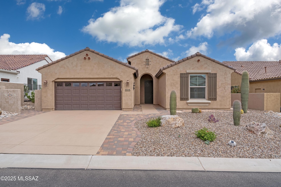 Hermosa w/landscaped yard