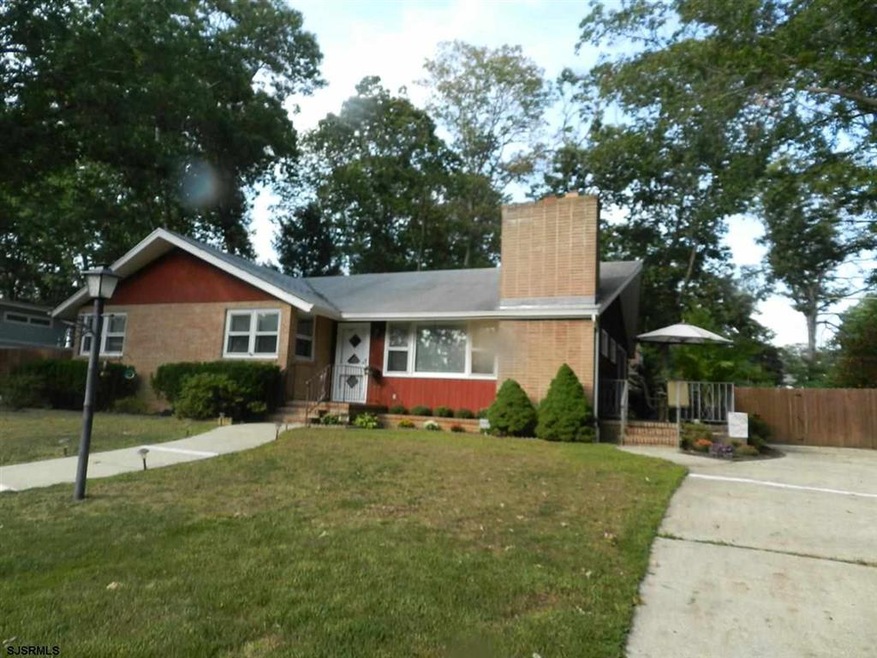 Walking distance to the Park, shopping, church, po