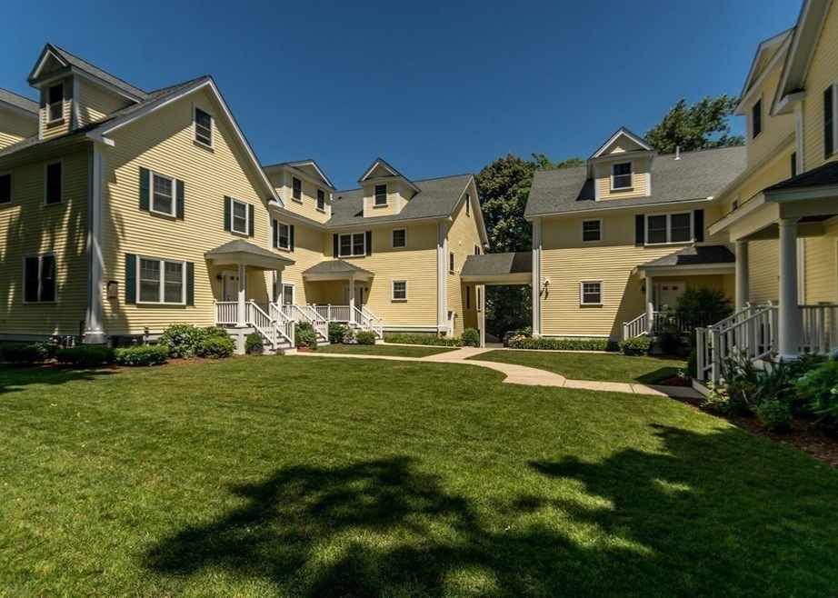 325 Bacon St unit 5, Waltham, MA 02451 - photo 1