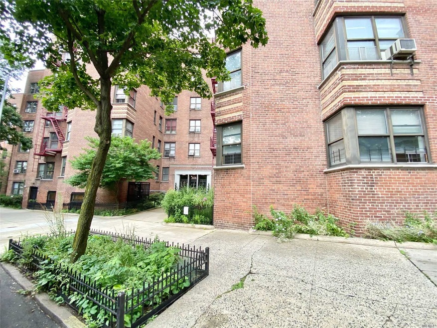 306 E Mosholu Pkwy S unit 6F, Bronx, NY 10458 - photo 1