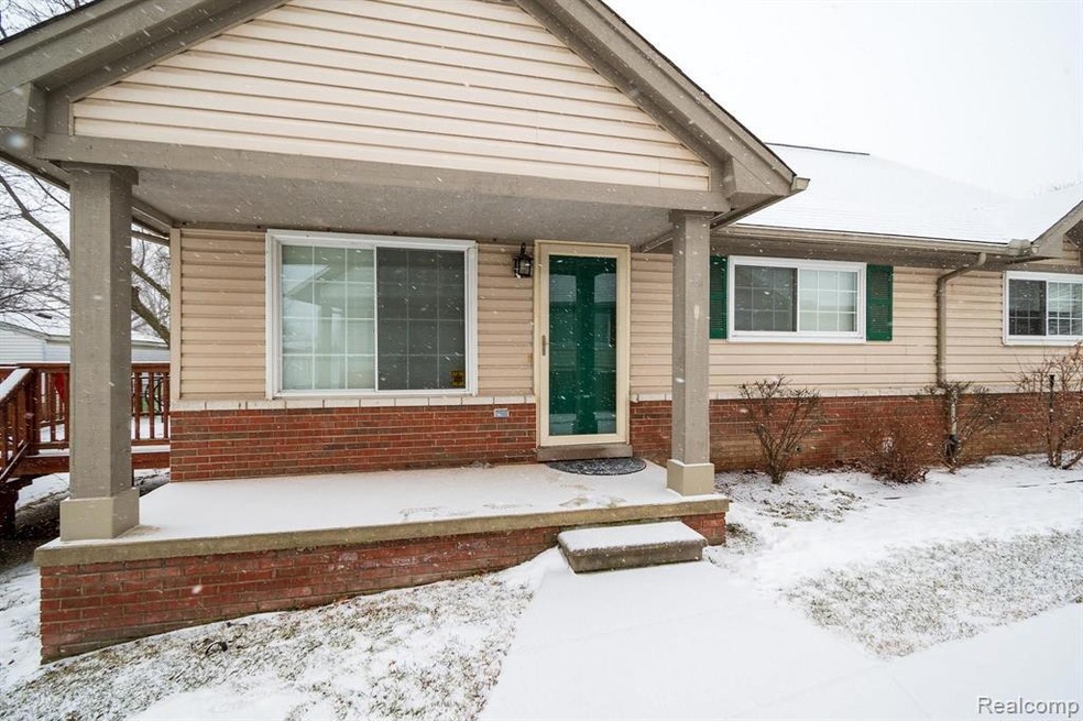29910 Kenwood Ct unit 19, Roseville, MI 48066 - photo 1