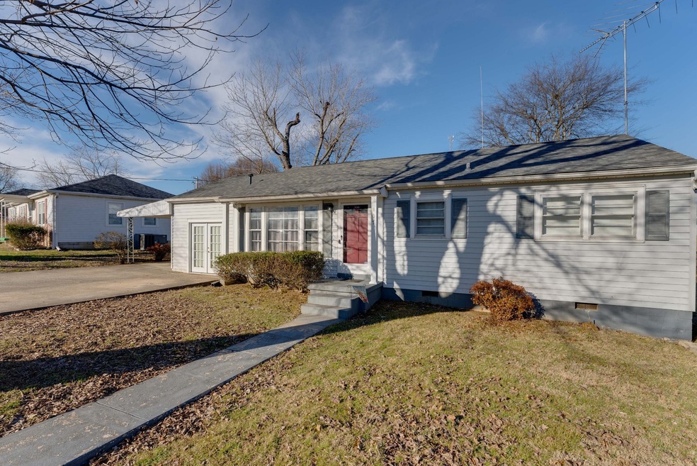 107 Charlotte Dr, Shelbyville, TN 37160 - photo 1