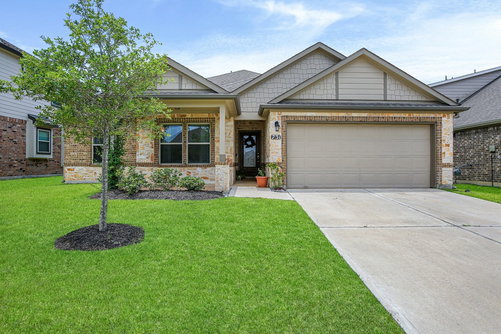 731 Rim Water Dr, Alvin, TX 77511 - photo 1