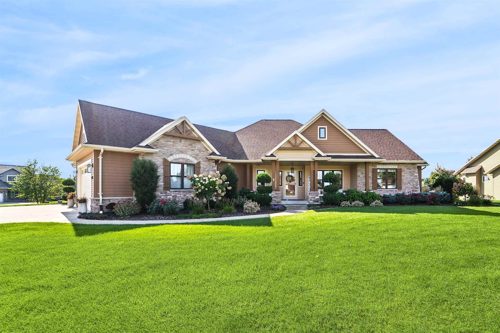 5039 W Red Barn Ct, Appleton, WI 54913 - photo 1