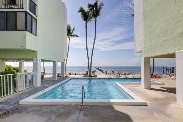 OCEANFRONT HEATED SWIMMING POOL!