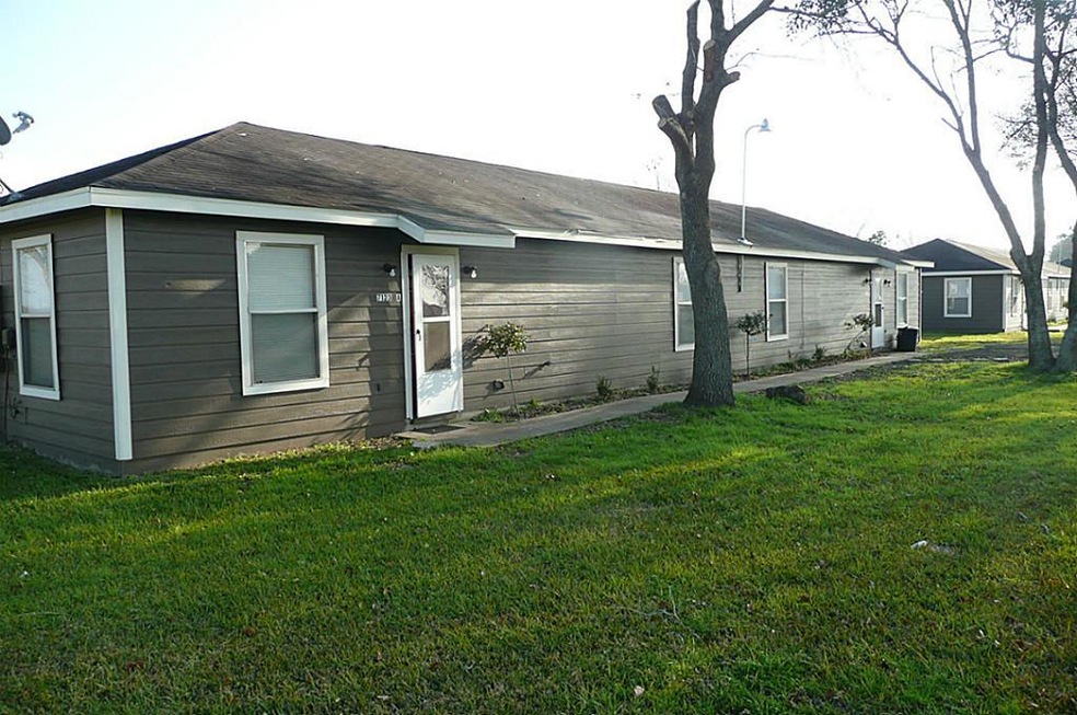 7131 Meadowgreen Ln unit A., Needville, TX 77461 - photo 1
