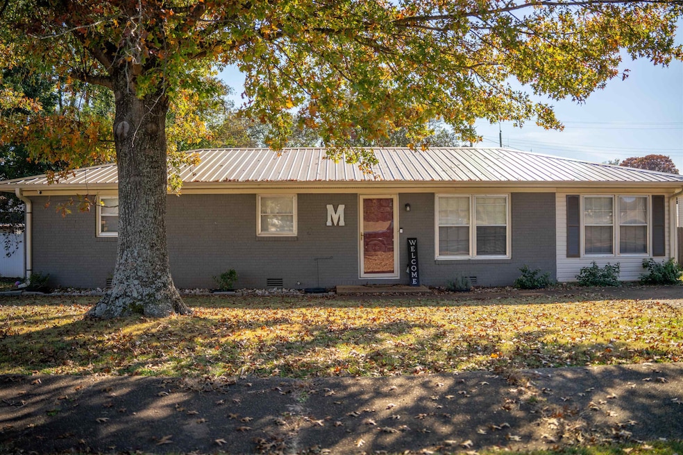 1502 Frey Ave, Sheffield, AL 35660 - photo 1