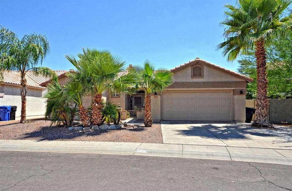 Great Curb Appeal!