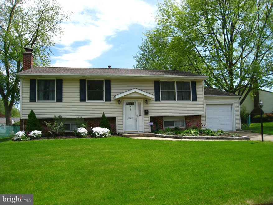 202 Hobart Dr, Clementon, NJ 08021 - photo 1