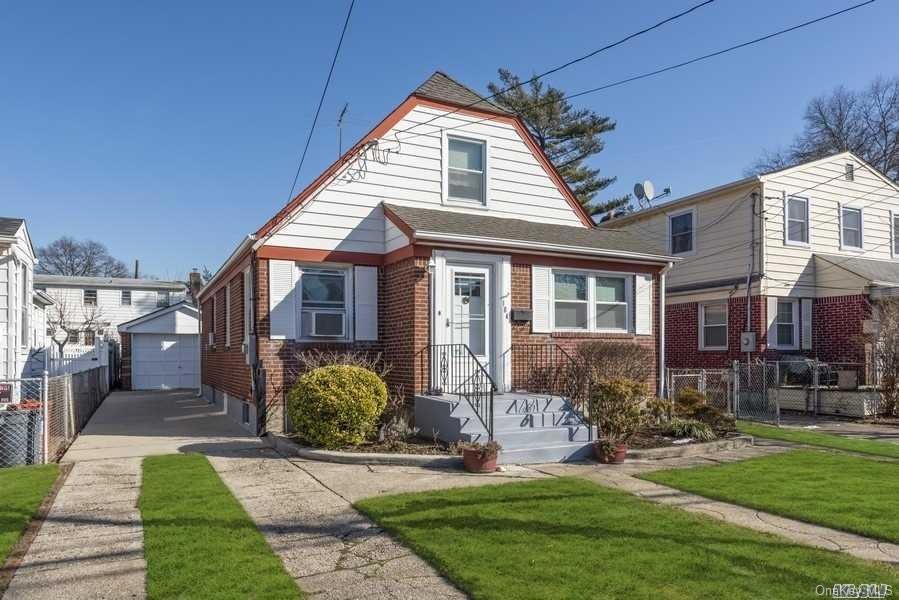 184 Wardwell Rd, Mineola, NY 11501 - photo 1