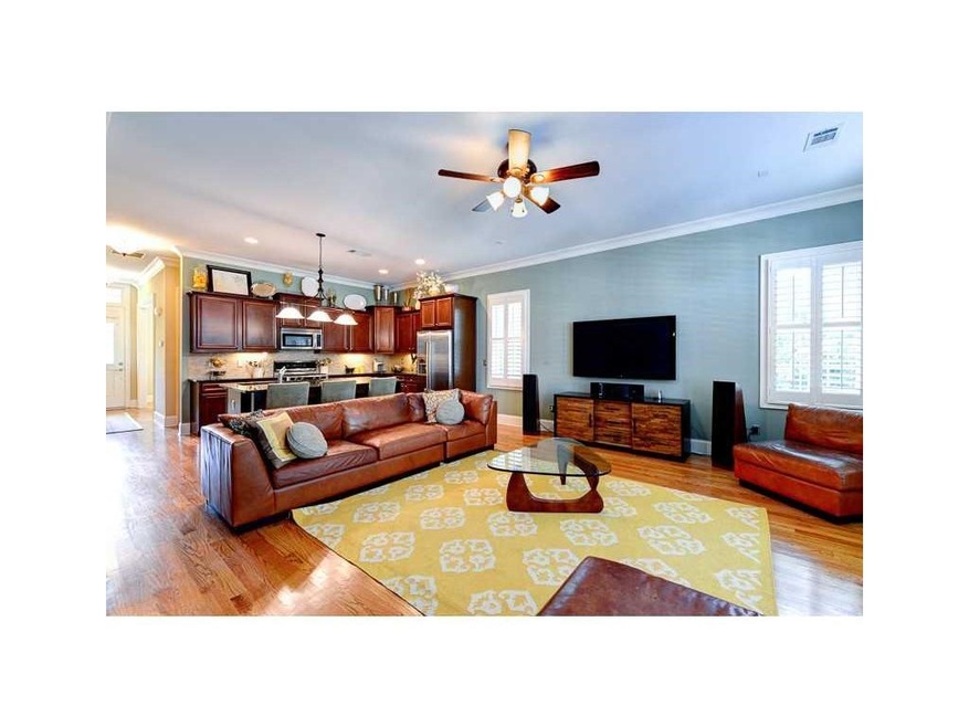 End unit with additional windows.