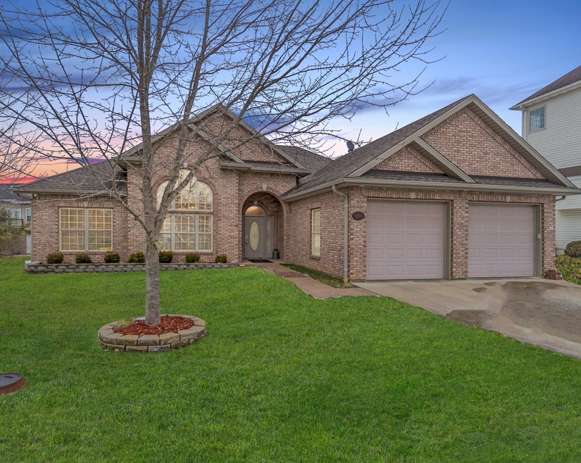 1908 Granite Oaks Ct, Columbia, MO 65203