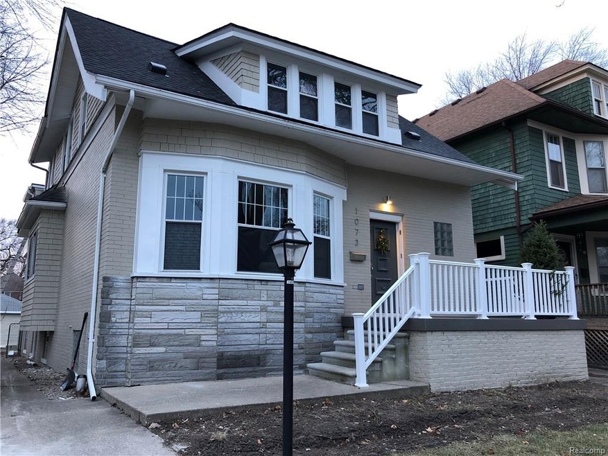 1073 Lakepointe St, Grosse Pointe Park, MI 48230 - photo 1