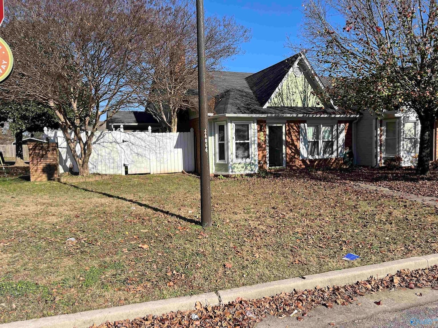 340 Shadow Pointe Dr SW, Decatur, AL 35601 - photo 1