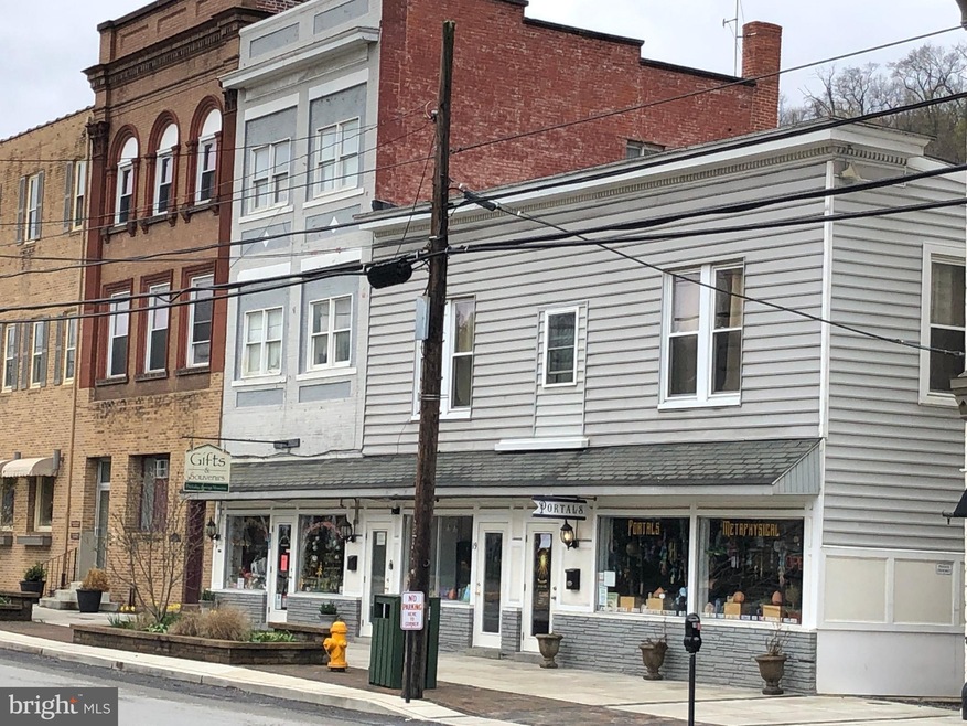 15 N Washington St unit 4, Berkeley Springs, WV 25411 - photo 1