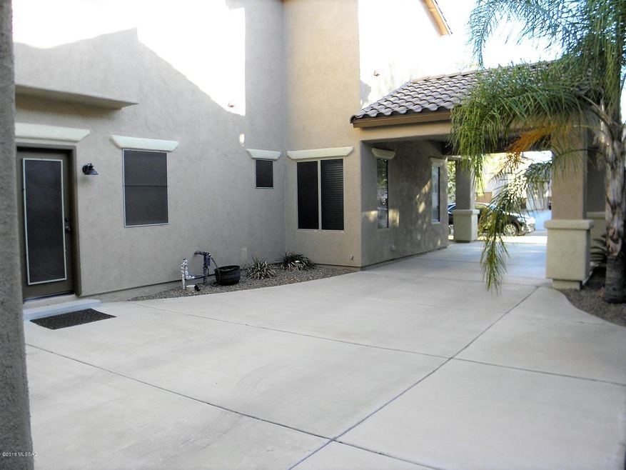 ATTRACTIVE PORTICO DRIVEWAY