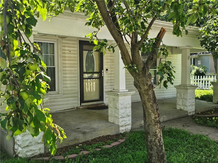 614 S 7th St, Atchison, KS 66002 - photo 1