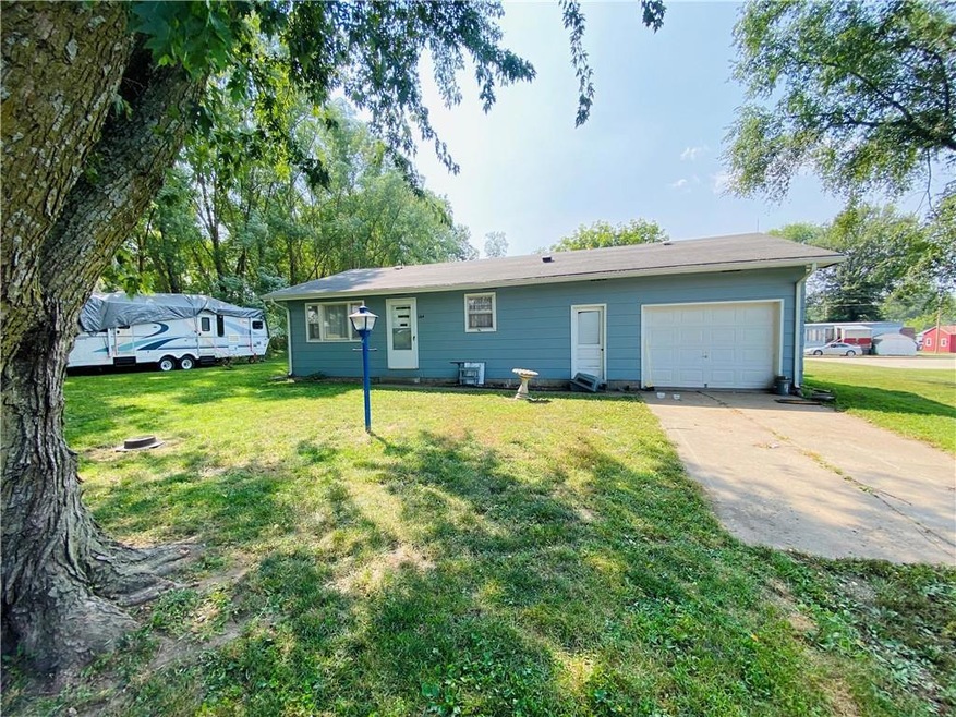 104 SW Boundary St, Mayview, MO 64071 - photo 1