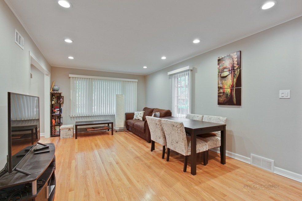 1166 Oakwood Ave, Des Plaines, IL 60016 - photo 1