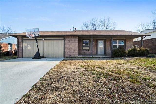 Darling house! 3 Bedroom 1 Bath. Tons of updates!