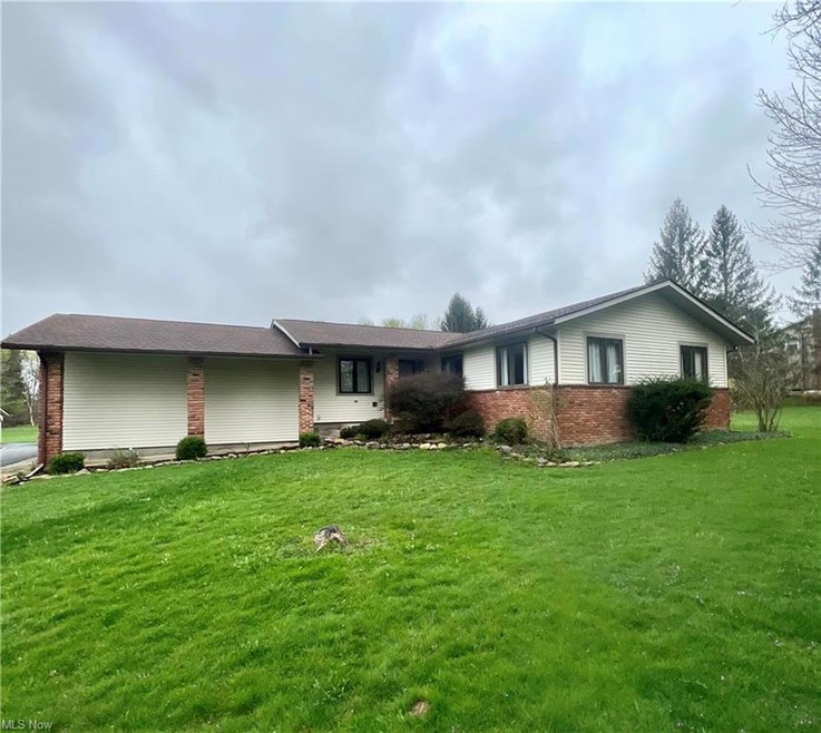 Welcome home to 13925 Chardon Windsor - Chardon Oh