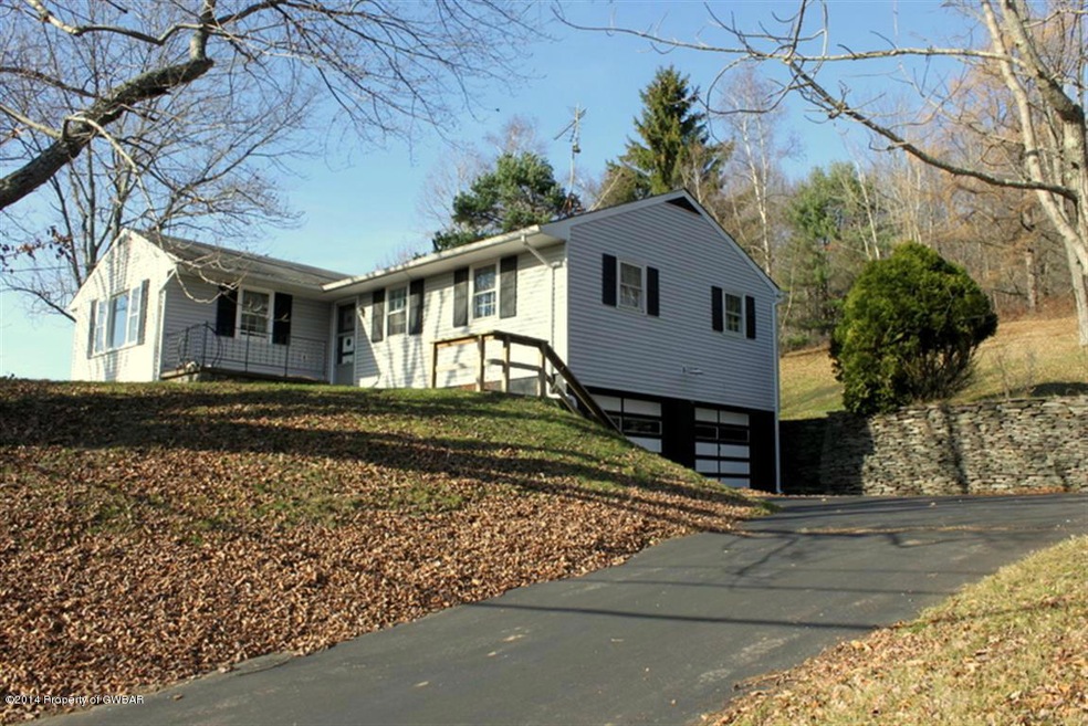 121 Outlet Rd, Dallas, PA 18612 - photo 1