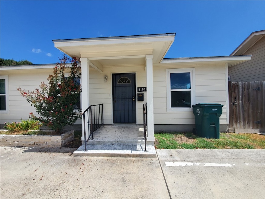 4110 Grossman Dr unit B, Corpus Christi, TX 78411 - photo 1