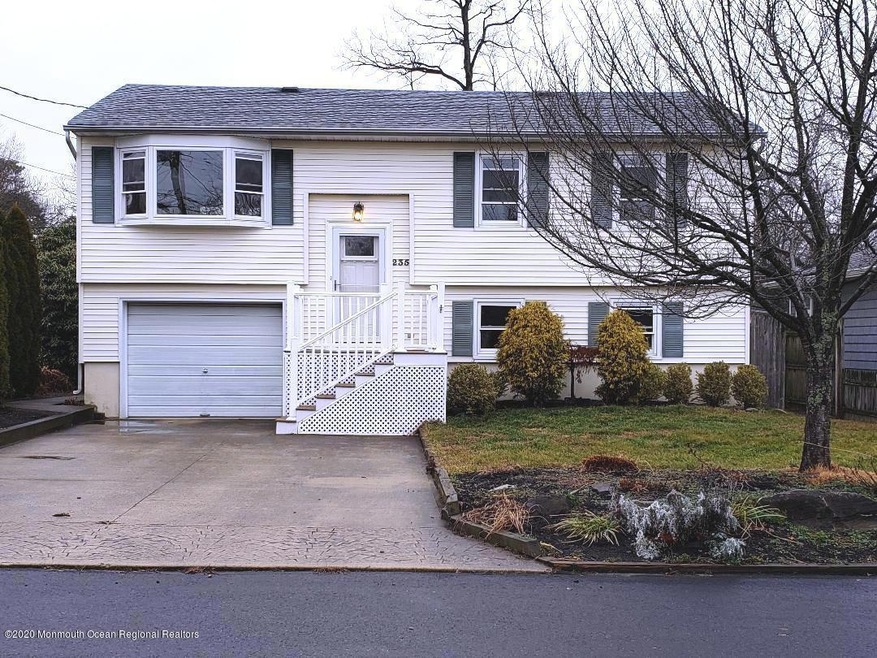 235 Pine Tree front