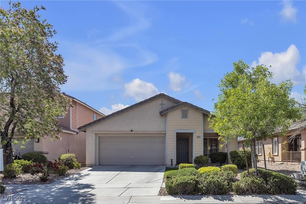 View of front facade with a garage, concrete drive