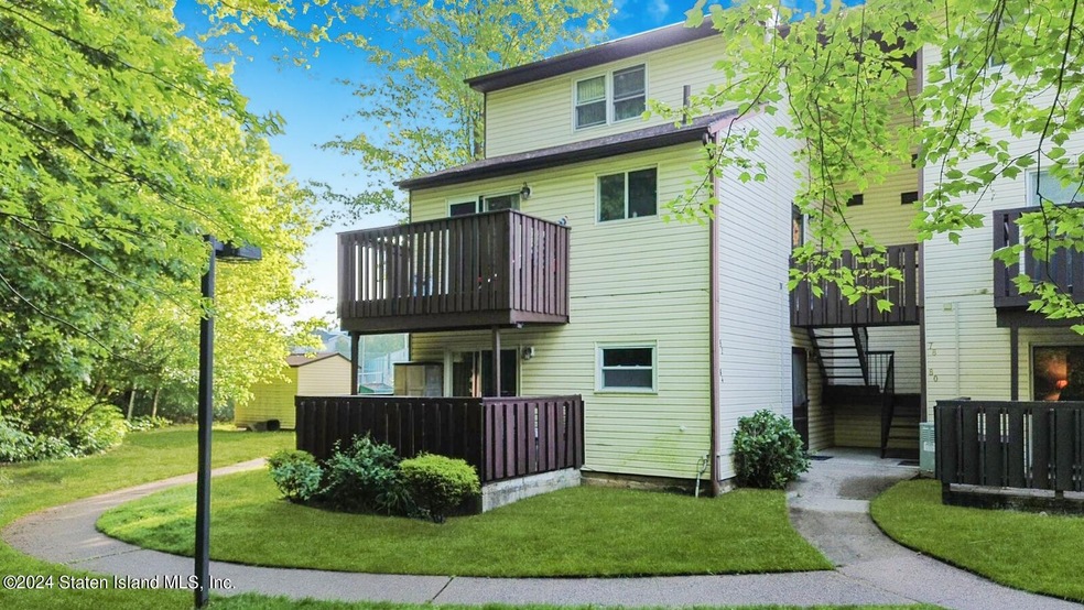 84 Nancy Ct unit 8084, Staten Island, NY 10306 - photo 1
