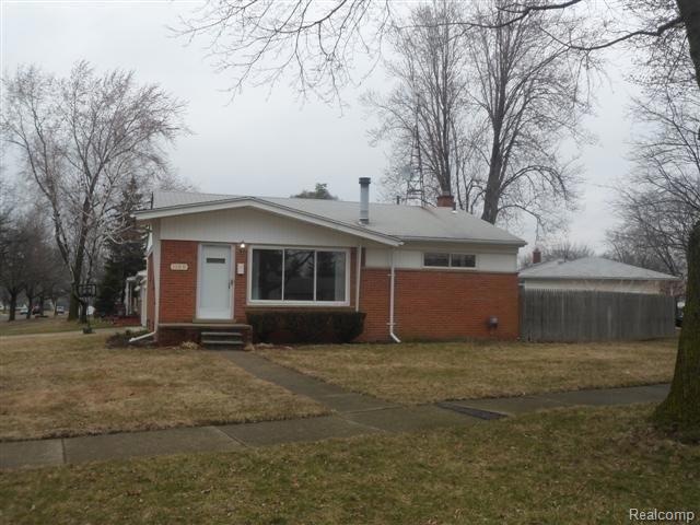 1109 Wright Dr, Clawson, MI 48017 - photo 1