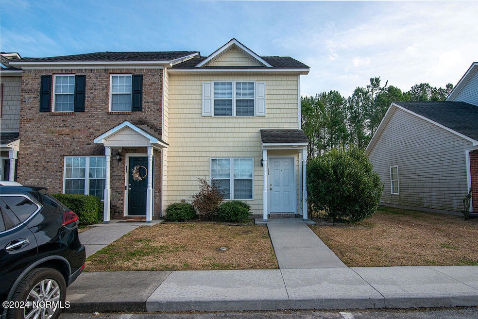 For Rent $1,275/month