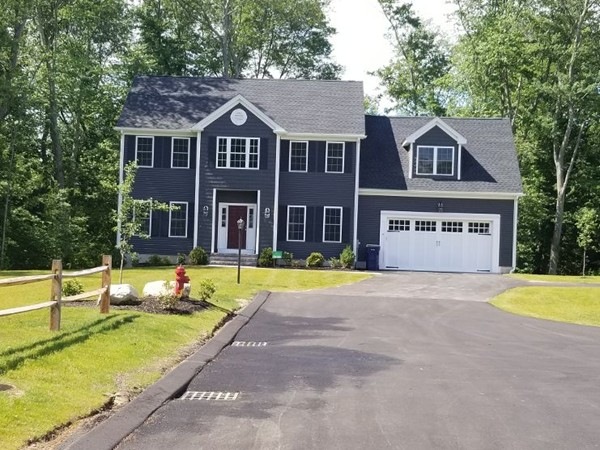 4 Norfolk Ave, Medway, MA 02053 - photo 1