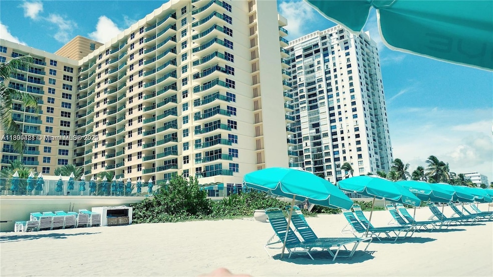The Wave unit 723, Hollywood, FL 33019 - photo 1