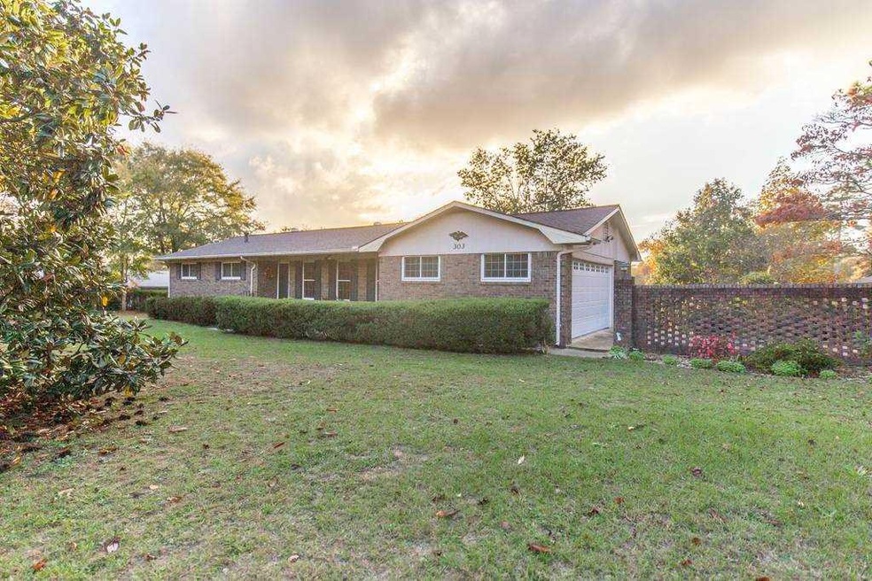 303 Taylor St, Warner Robins, GA 31093 - photo 1