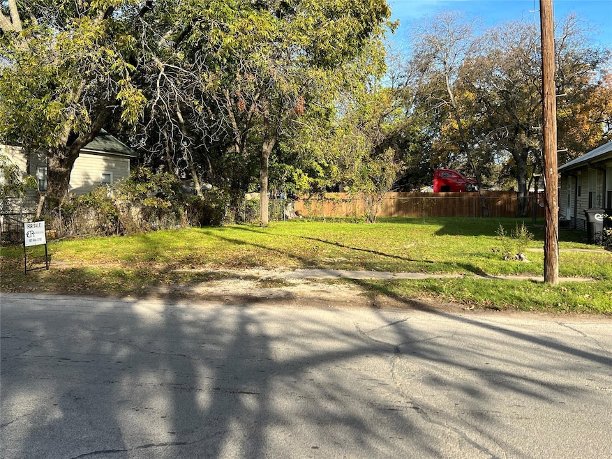 407 E Willingham St, Cleburne, TX 76031 - photo 1