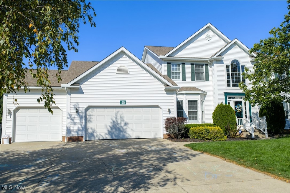 1208 Fairway Dr NE, New Philadelphia, OH 44663 - photo 1