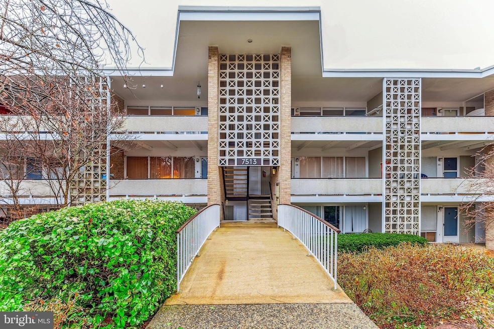 7513 Spring Lake Dr unit D-2, Bethesda, MD 20817 - photo 1